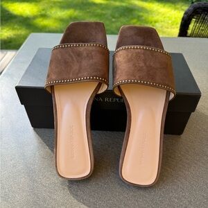 Brand new Banana Rep slide sandal tobacco brown color/small metal embellishment